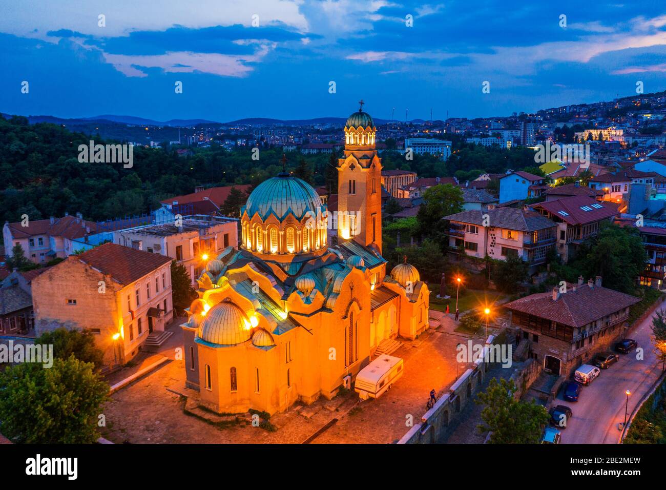 Europa, Bulgaria, Veliko Tarnovo, vista aérea de la iglesia de Sveto Rozhdestvo Bogorodichno Foto de stock