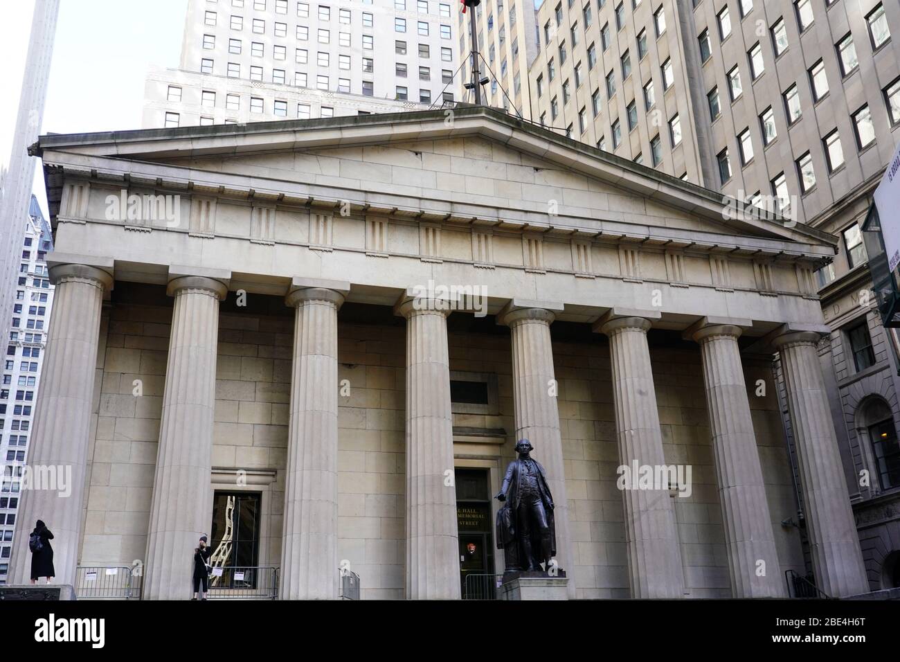 La Bolsa de Nueva York (NYSE) ubicada en 11 Wall Street, bajo Manhattan, en medio de la pandemia global de coronavirus COVID-19, el sábado 8 de febrero de 2020, en Nueva York. Foto a través de Newscom Foto de stock