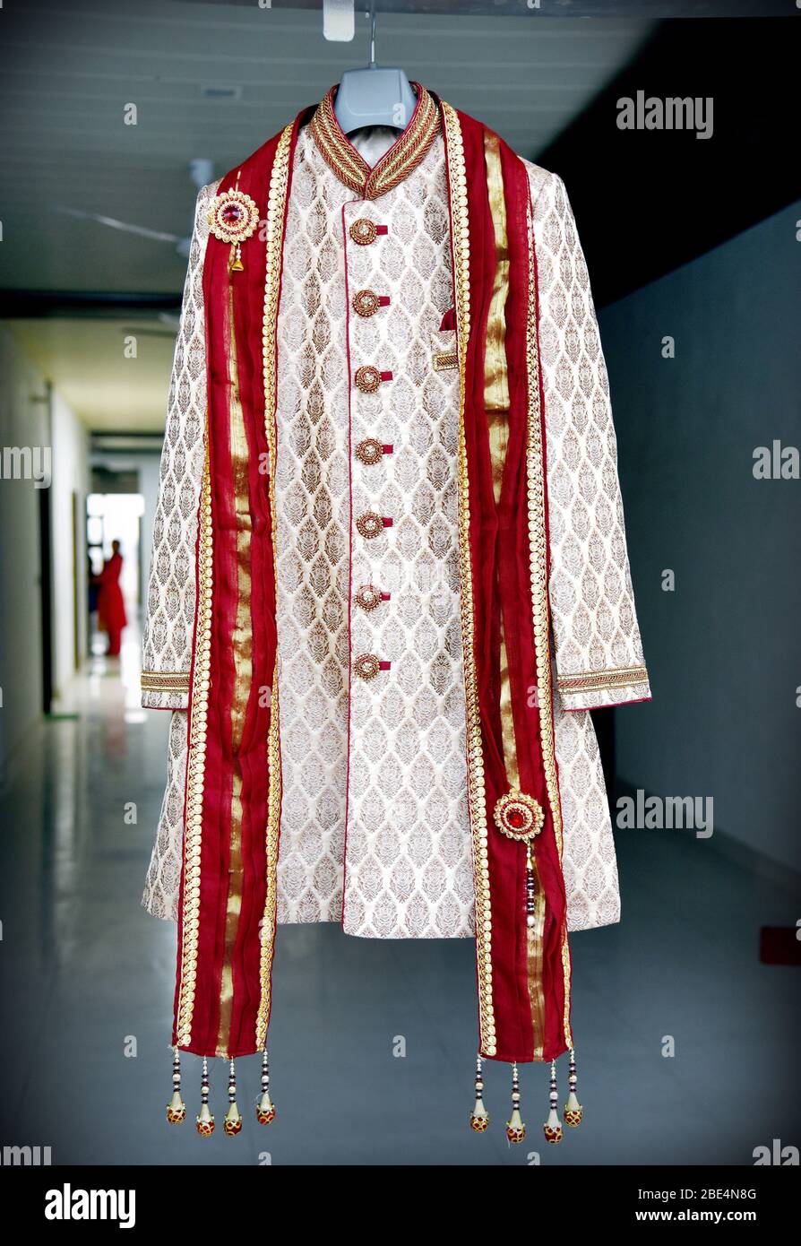 montar Ambigüedad Atlético Vestidos de novia indios tradicionales fotografías e imágenes de alta  resolución - Alamy