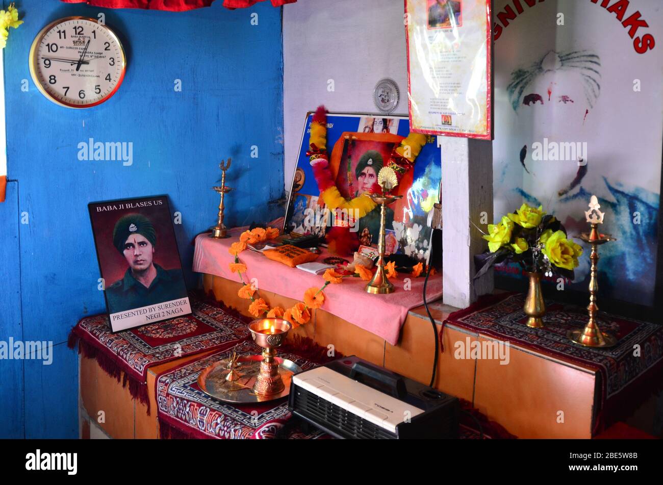 Vista interior del Templo Baba Harbhajan Singh, Nathu la Pass, Sikkim, India Foto de stock