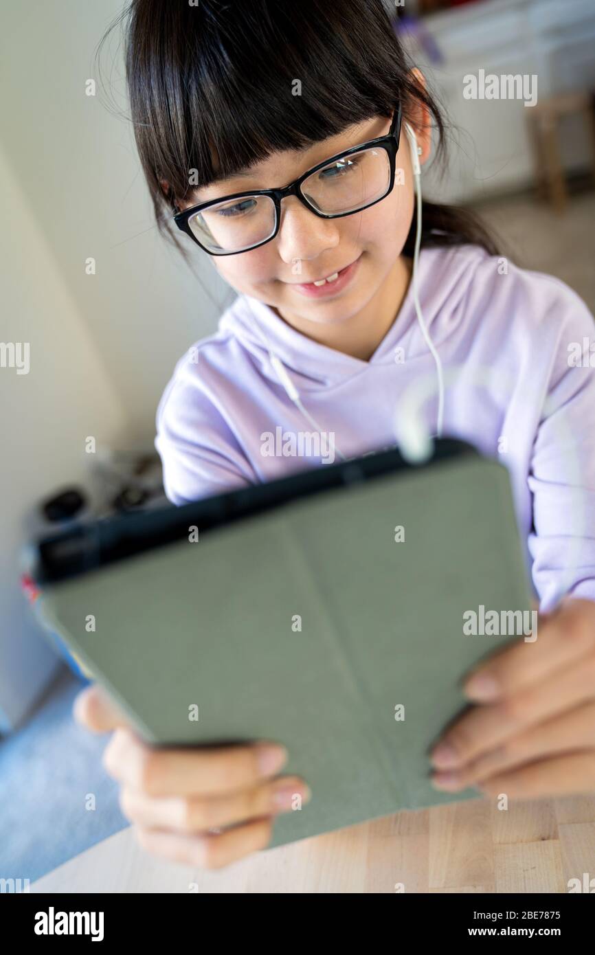 Teenager teen video chat fotografías e imágenes de alta resolución - Alamy