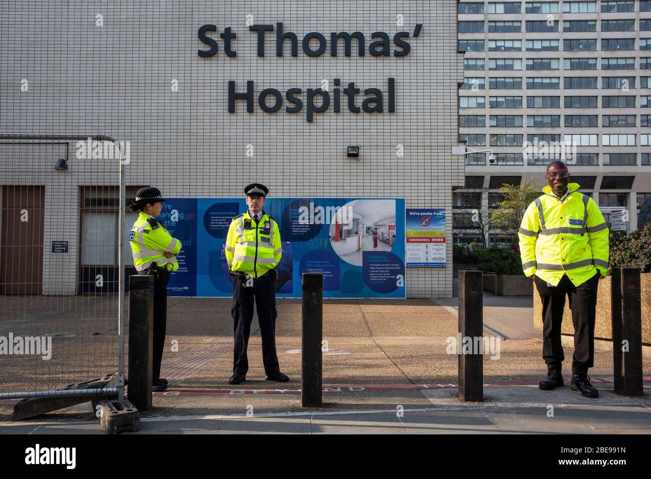 St Thomas' Hospital London, donde el primer Ministro británico se alojó recientemente en la sala de cuidados intensivos para recibir tratamiento contra el Coronavirus COVID-19, Londres, Inglaterra Foto de stock