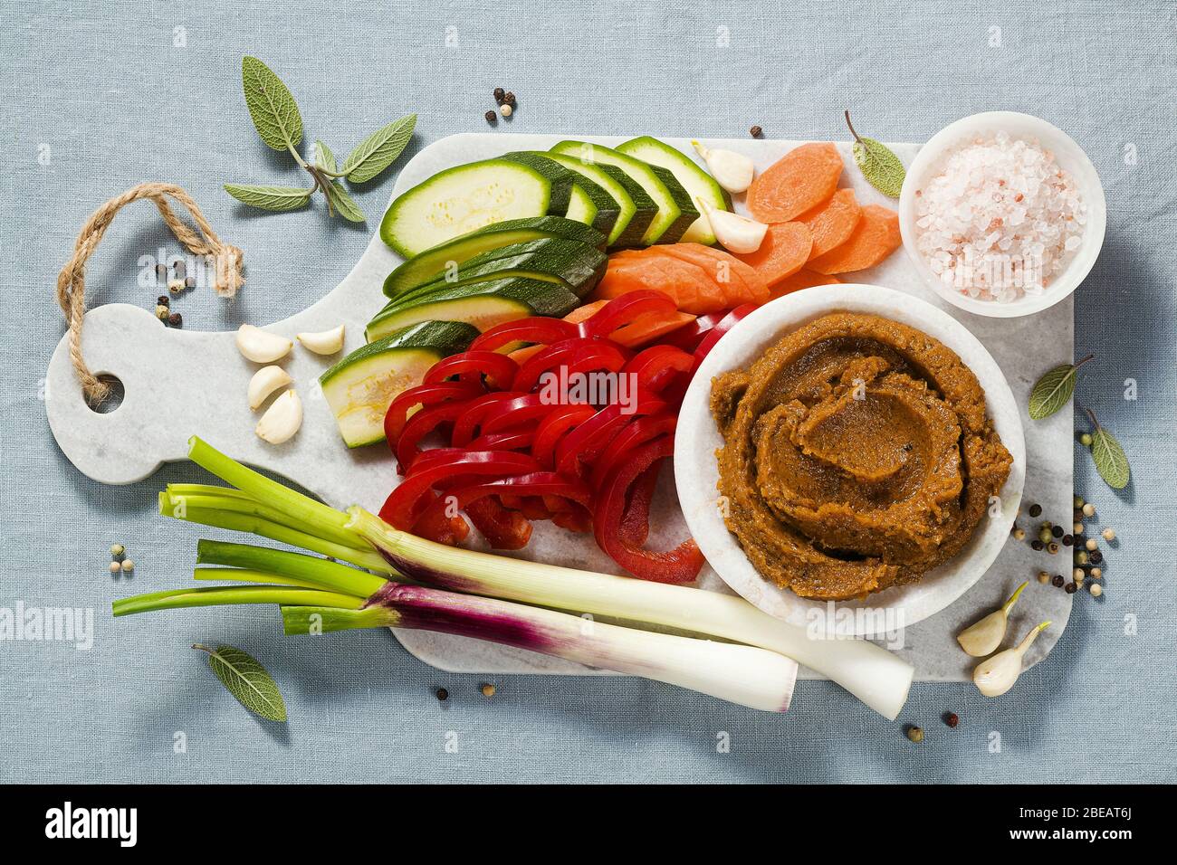 Cubo de caldo de pollo fotografías e imágenes de alta resolución Alamy