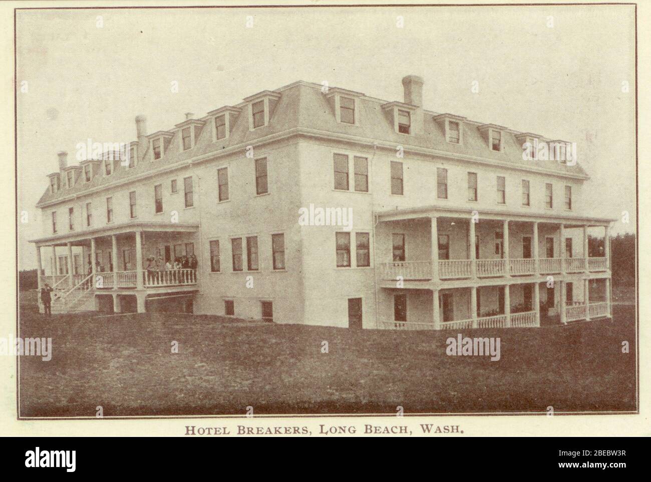Como Se Dice Edificio En Inglés Inglés: Breakers Hotel en Long Beach, Washington, mirando hacia el interior  desde una duna de playa. (La playa se ha movido considerablemente más al  oeste desde que se tomó esta foto.); fecha