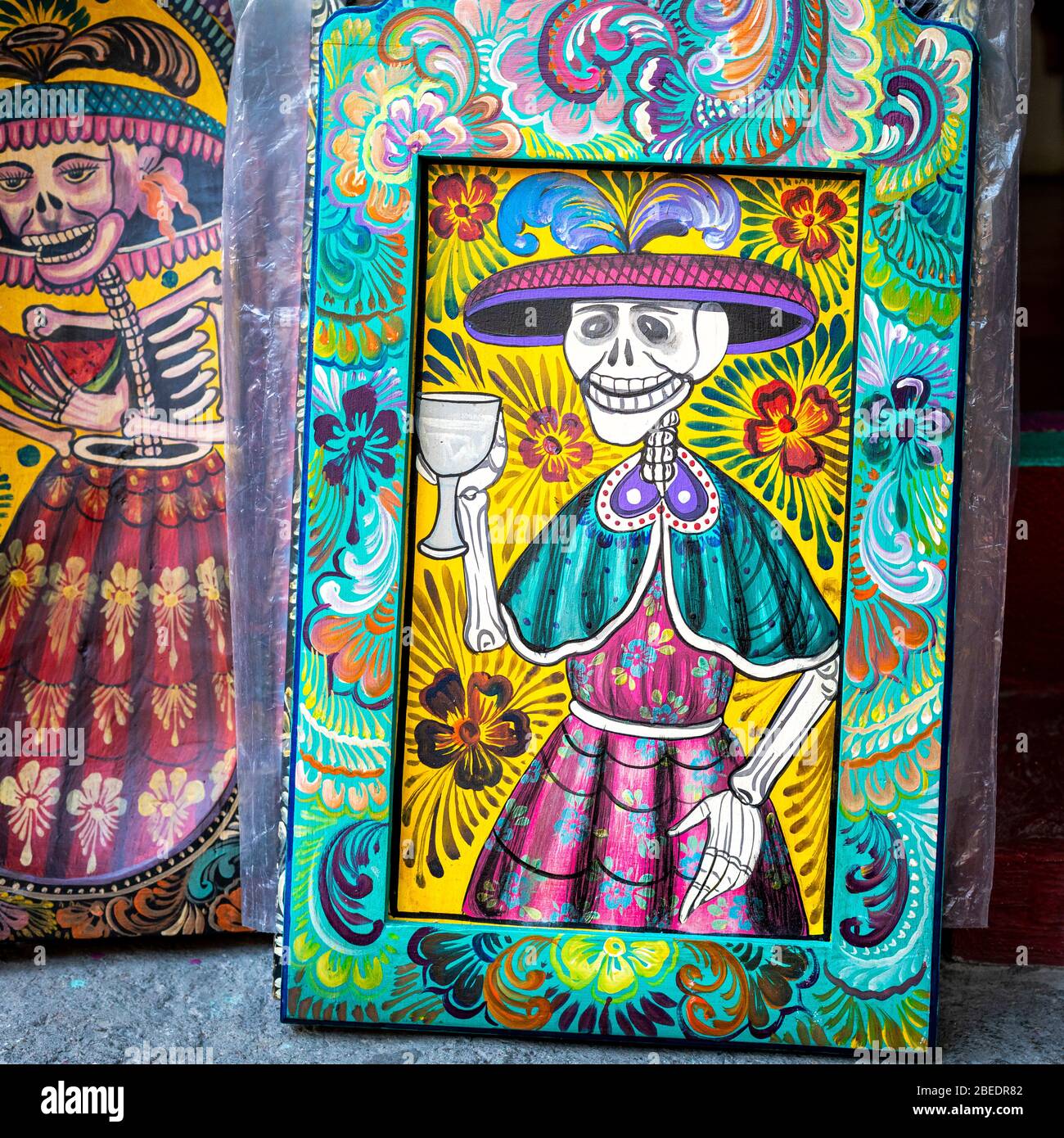 Aislar café Despedida Coloridas pinturas del día de los muertos en el mercado de San Miguel de  Allende, México Fotografía de stock - Alamy