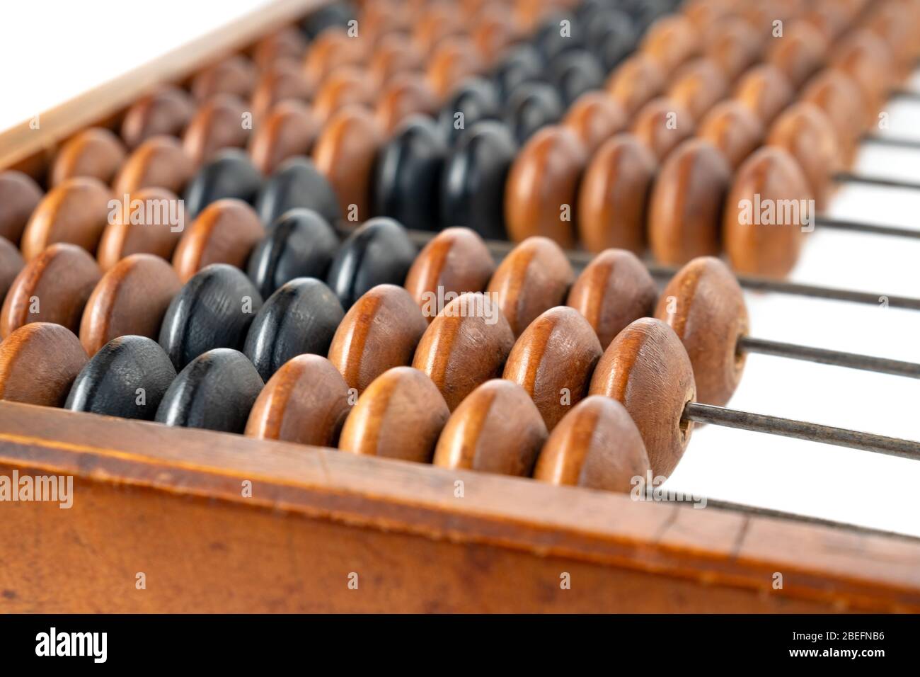 Abacus de madera vintage aislado sobre fondo blanco Foto de stock