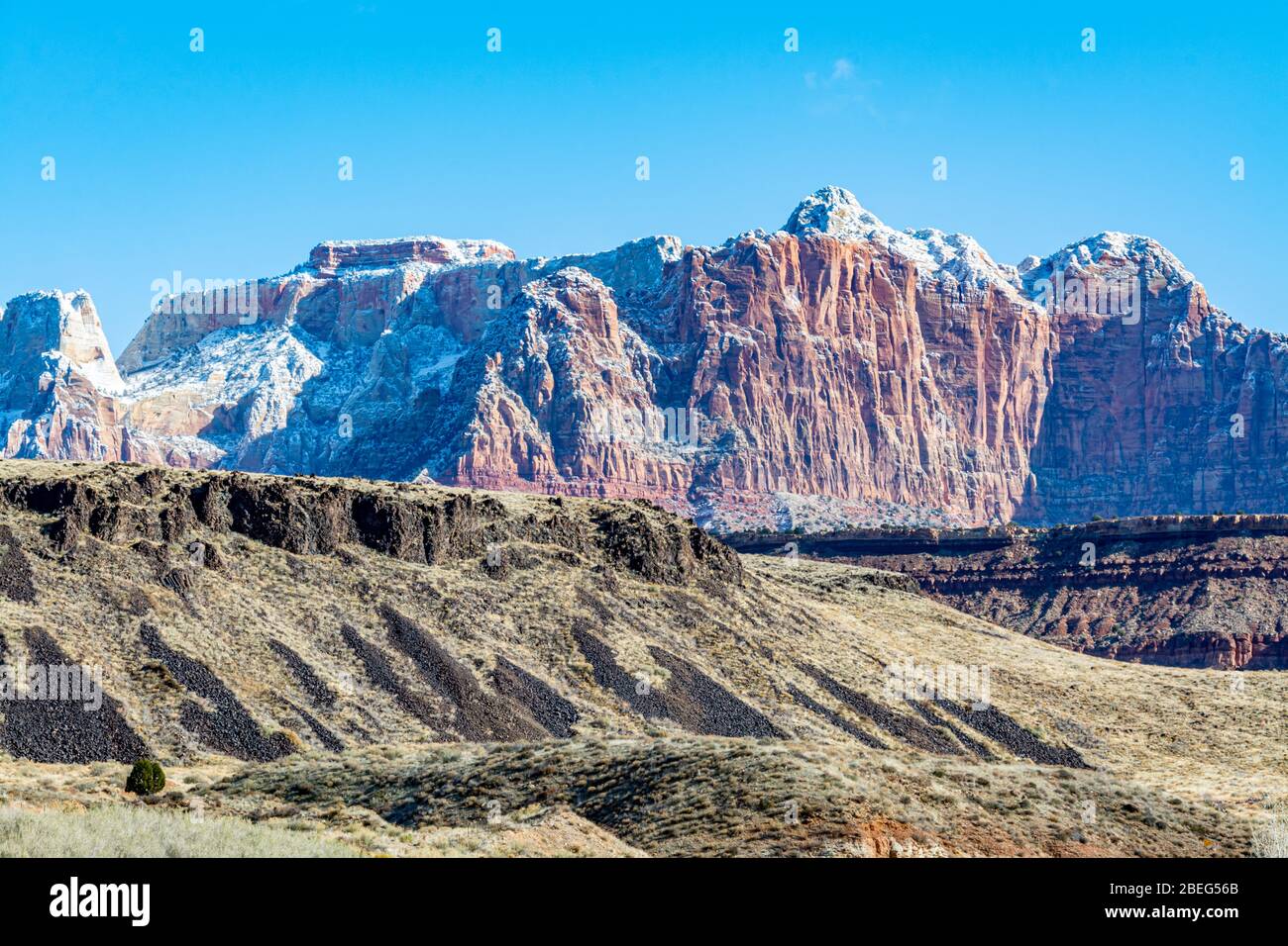 Vista del Monte Kinesava en el Parque Nacional Zion de Utah Foto de stock