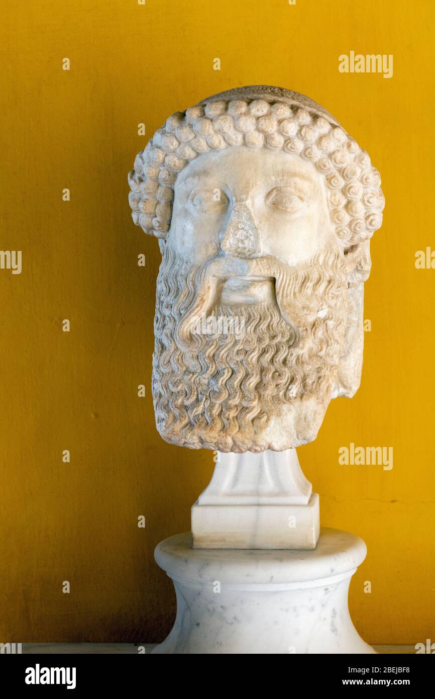 Busto del dios griego Hermes, exhibido en la Casa de Pilatos, o Casa de Pilato, Sevilla, provincia de Sevilla, Andalucía, sur de España. Foto de stock