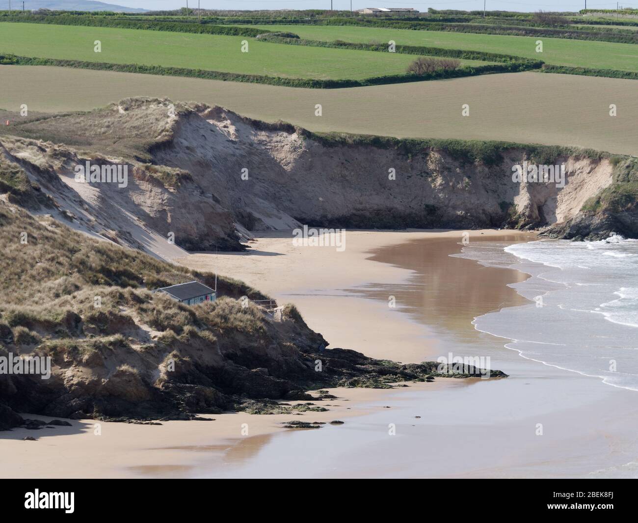 Newquay, Cornwall, Crantock playa vacía durante el cierre de Covid. Crédito: Robert Taylor/Alamy Live Foto de stock