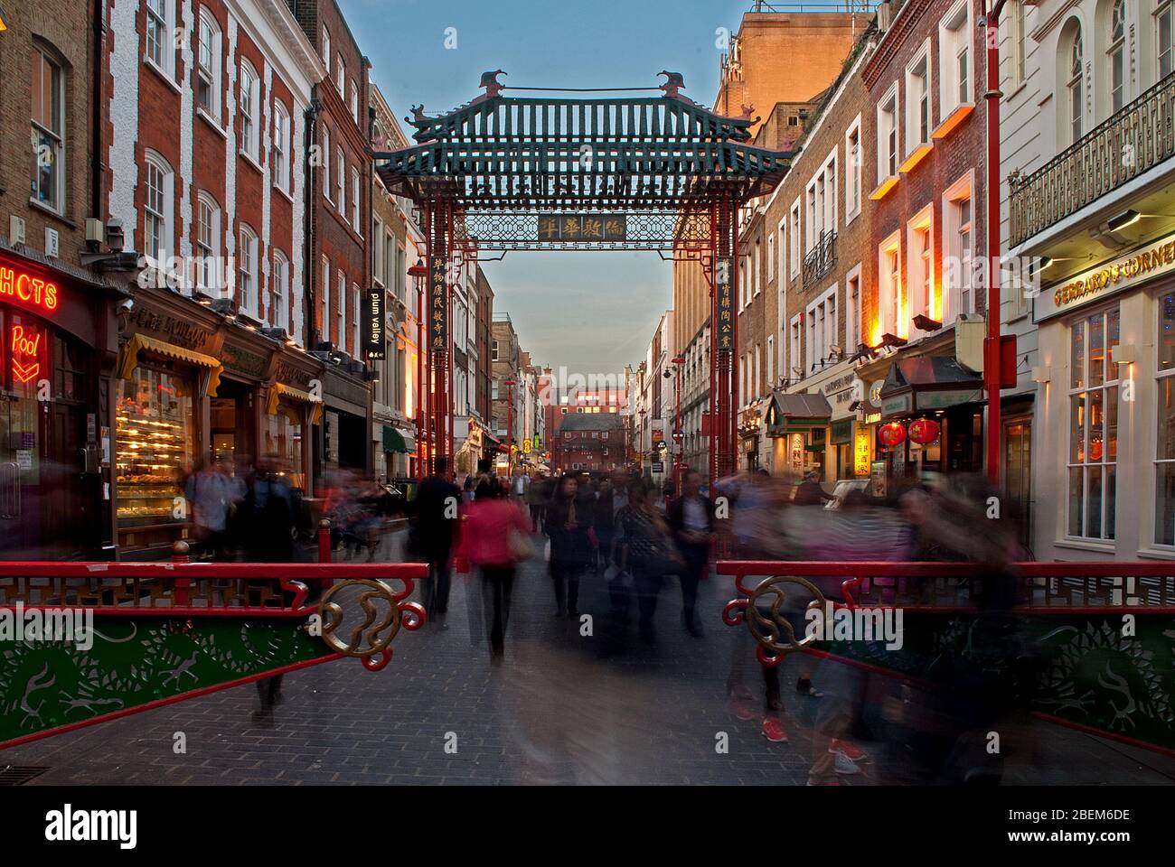 China Community Chinatown Gate, 10 Wardour St, West End, Londres W1D 6BZ Arquitectura Foto de stock