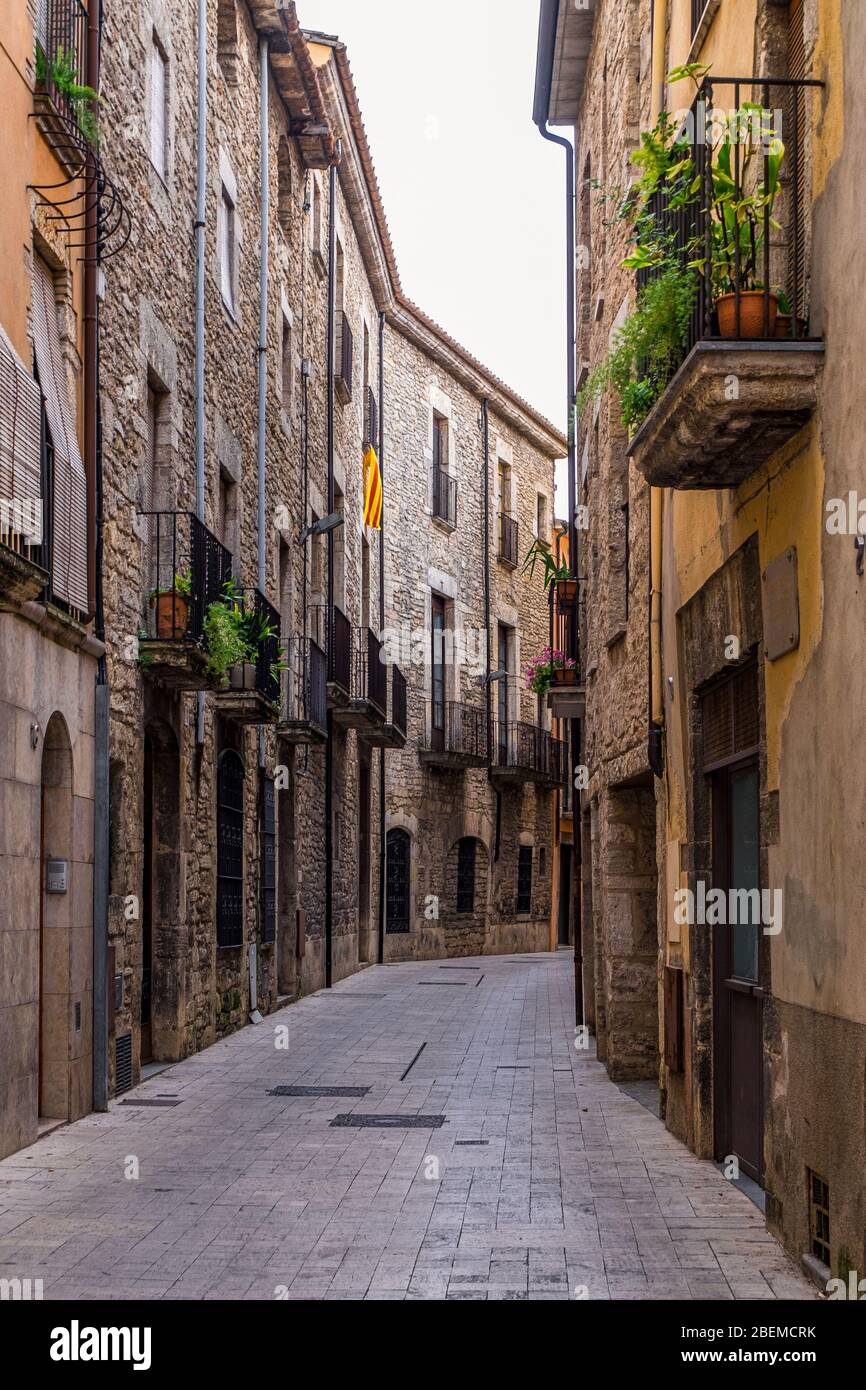 Calle en el casco antiguo de Banyoles, Cataluña, España Fotografía de stock  - Alamy