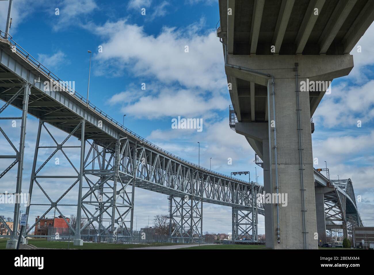 Blue Water Bridge que conecta Port Huron, Michigan EE.UU. Con Sarnia / Point Edward Ontario Canadá Foto de stock