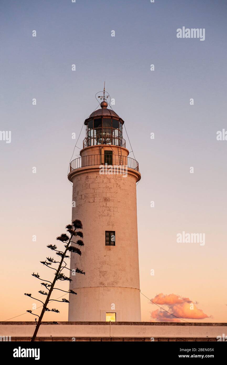 Faro de la Mola, Formentera, Islas Baleares, España. Si se encuentra a