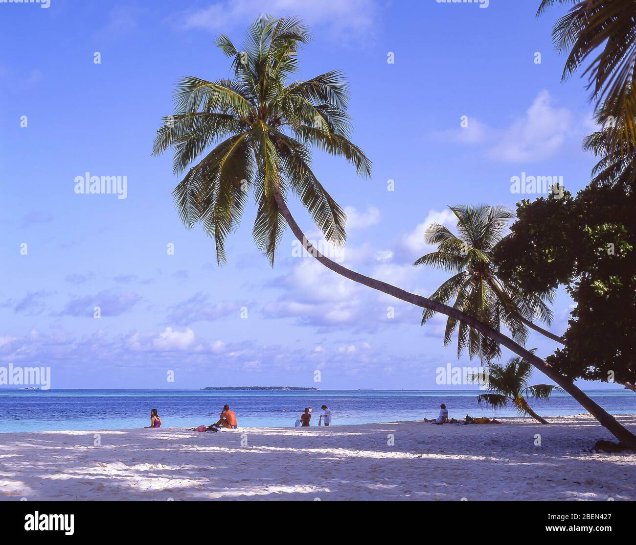 Playa Tropical, Kuda Bandos Island Atolón Kaafu, República de Maldivas Foto de stock