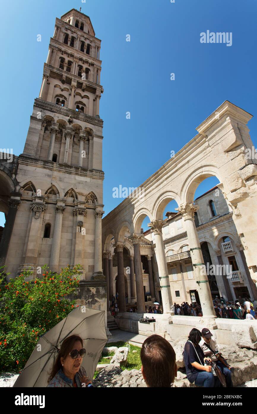 Peristyle y la Catedral. Split, Dalmacia, Crotia (Europa) Foto de stock