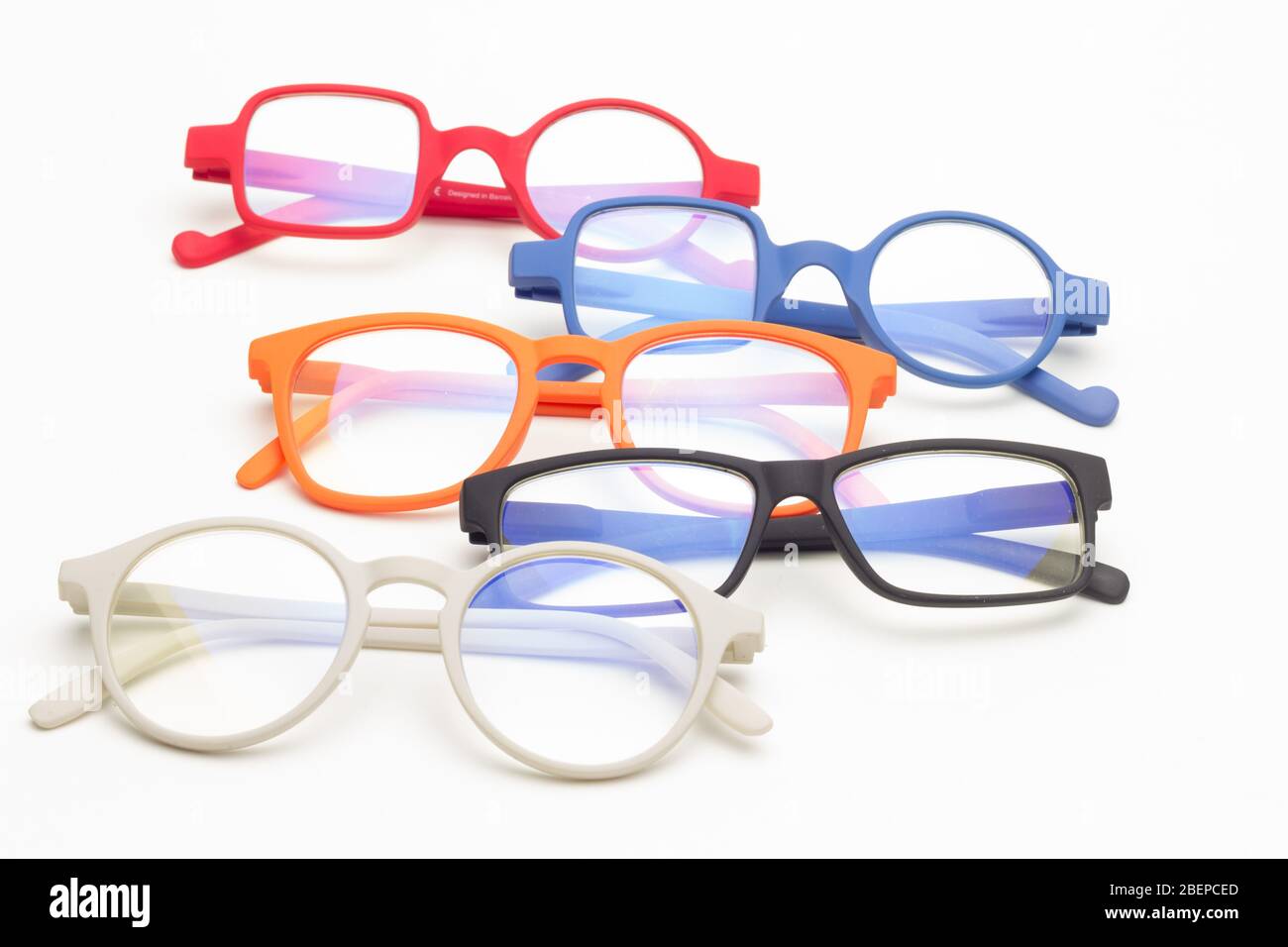 Recuerdo taller vino Gafas y lentes para la protección de los ojos, para mejorar la salud visual  de las personas, para poder ver desde lejos y cerca. Gafas de diseño t  Fotografía de stock -