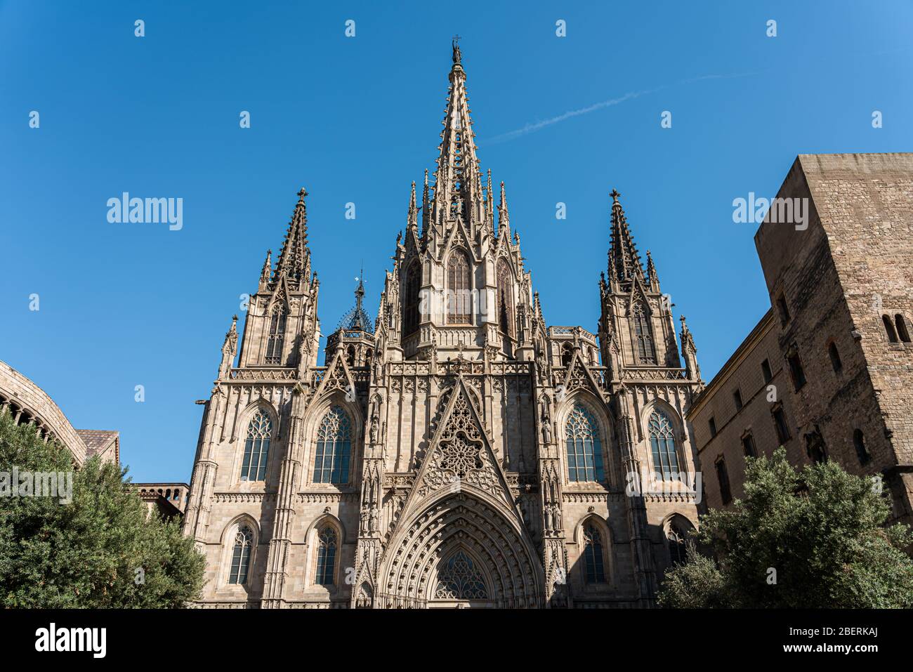 La Catedral de la Santa Cruz y Santa Eulalia, también conocida como Catedral  de Barcelona, es una iglesia gótica situada en el casco antiguo de Barcelona  y era una iglesia de gran