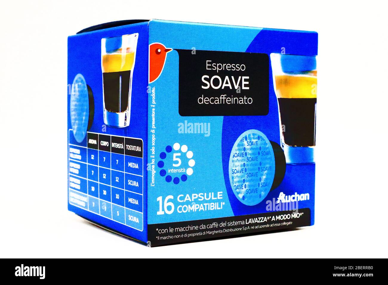 SOAVE Espresso cápsulas de café descafeinado vendidas por la cadena AUCHAN  Supermarket Fotografía de stock - Alamy