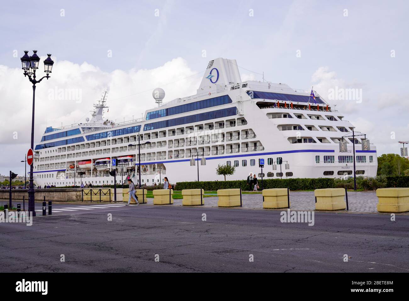 Burdeos , Aquitania / Francia - 10 17 2019 : majuro Nautica sea Cruises Barco de viaje crucero de lujo Foto de stock