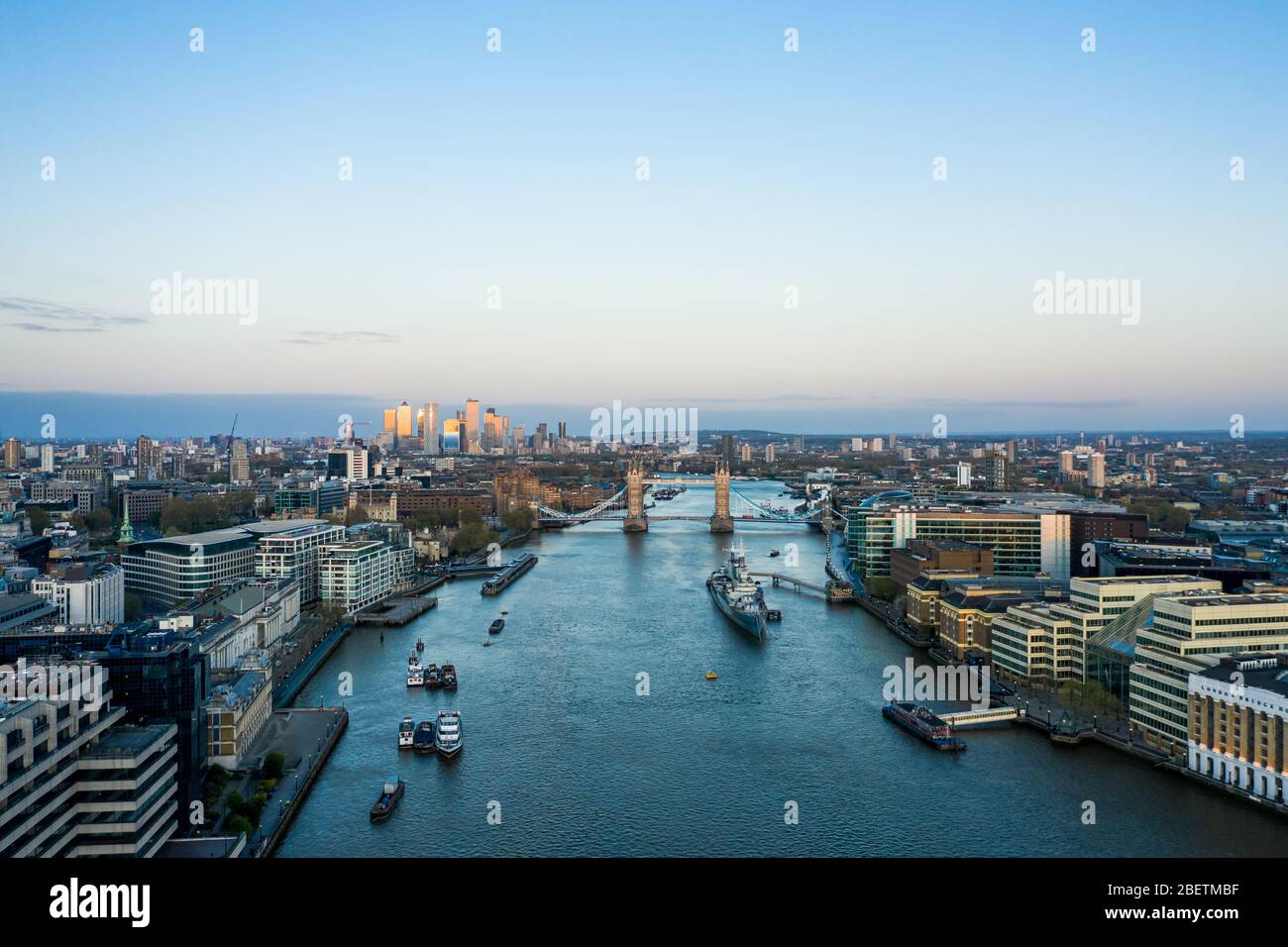 Vista aérea de London Shard de la casa de la ciudad y el puente de Londres Foto de stock