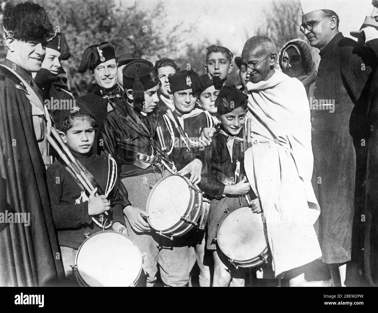 Mahatma Gandhi. Mohandas Karamchand Gandhi 2 de octubre de 1869 – 30 de enero de 1948 – fue un abogado indio, nacionalista anticolonial y político-eticista, que empleó la resistencia no-nonova para liderar la exitosa campaña por la independencia de la India del dominio británico. Foto de stock