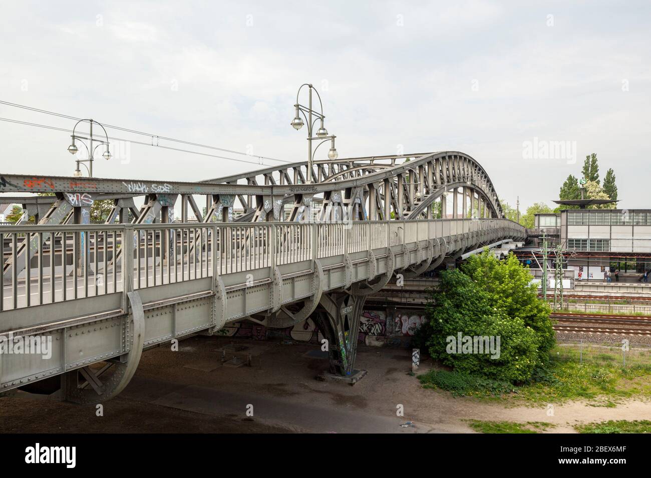 Bösebrücke, un puente en Bornholmer Strasse, y lugar de un antiguo cruce  fronterizo entre Alemania y Berlín Fotografía de stock - Alamy