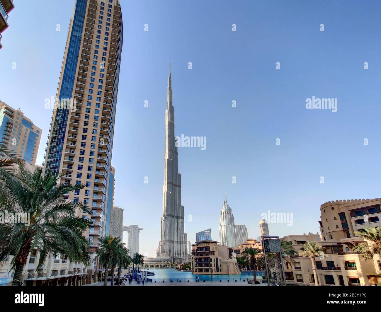 Centro de Dubai atracciones turísticas - el centro comercial Dubai y la fuente - Souk al Bahar - la dirección | Viajes de lujo y compras en el Oriente Medio Foto de stock