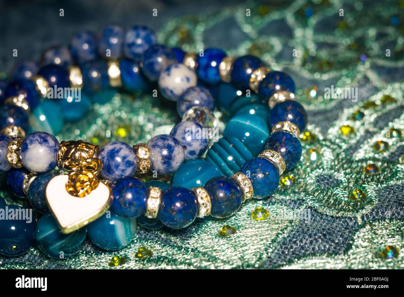 Lapis lazuli jewelry fotografías e imágenes alta - 4 - Alamy