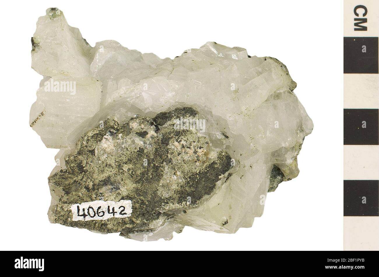 Minerales de silicato Stilbite y Apophyllite. Este objeto es parte de la colección de Educación y alcance, algunos de los cuales están en el centro de educación científica Q?rius y están disponibles para ver.214 Jan 2020 Foto de stock