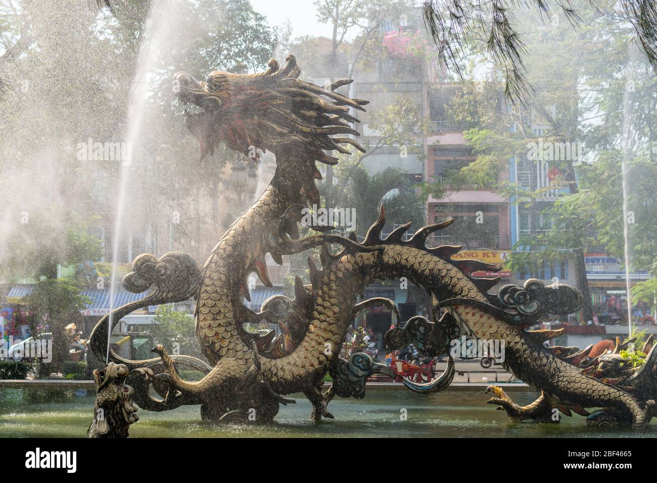 Fuente del Dragón, Ciudad Ho Chi Minh, Vietnam Foto de stock