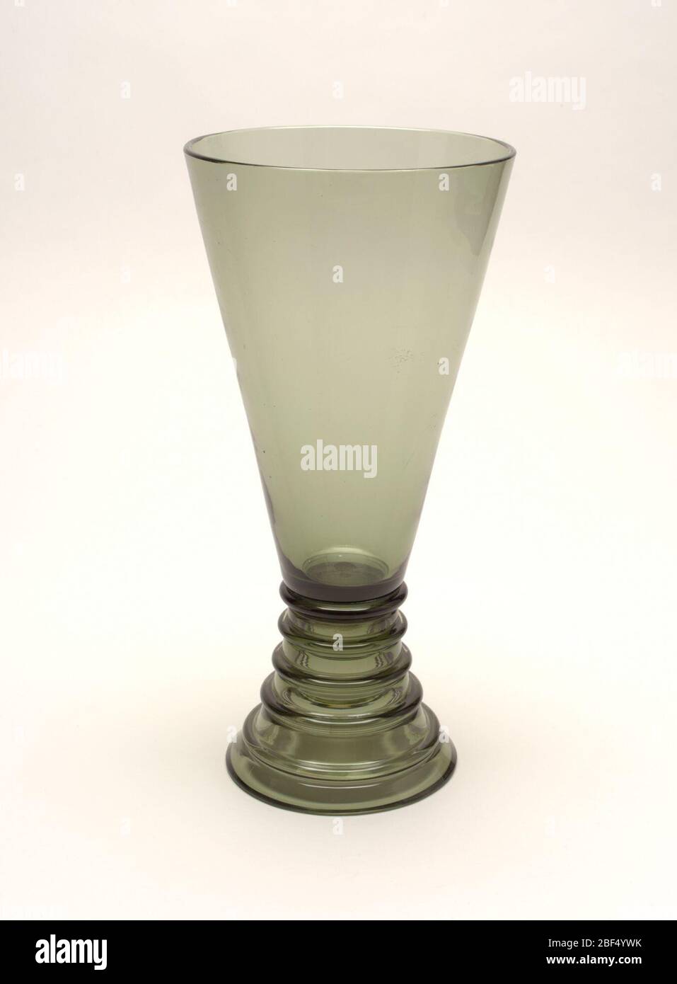12 vasos de vidrio de colores y modernos para un servicio elegante de agua  - Persia