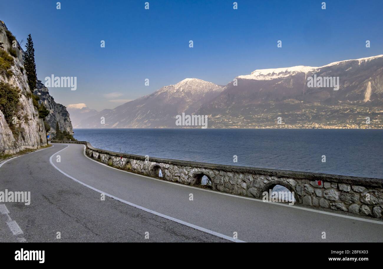 Carretera al Lago Garda, Italia, Lombardía Foto de stock