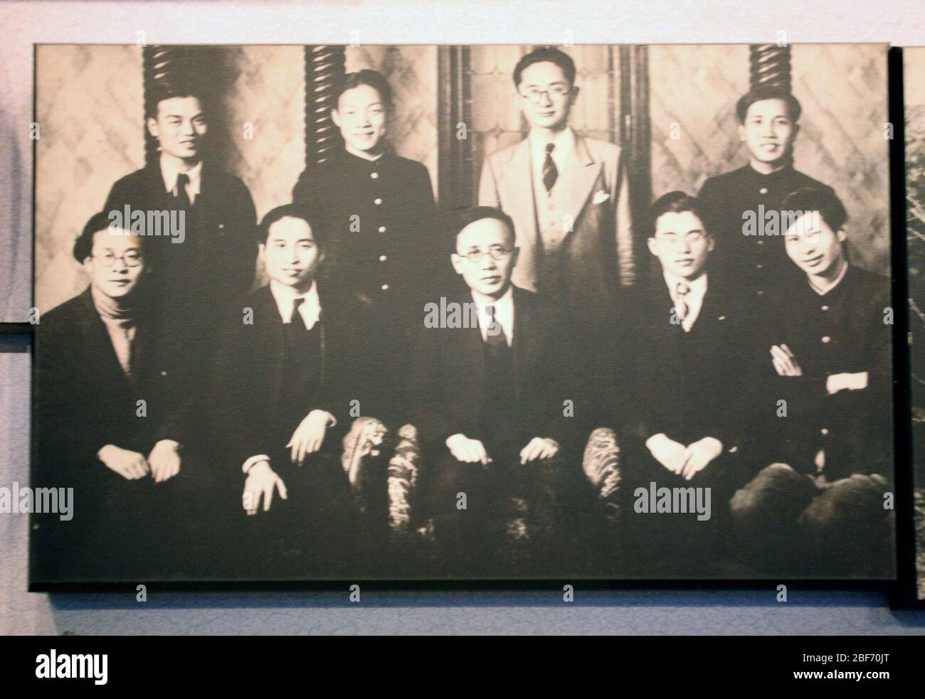 En 1924 se estableció la rama izquierda de la Liga de Tokio y Guo Moruo tomó una foto de grupo con miembros de la Alianza de fotos históricas en la sala de exposición Foto de stock