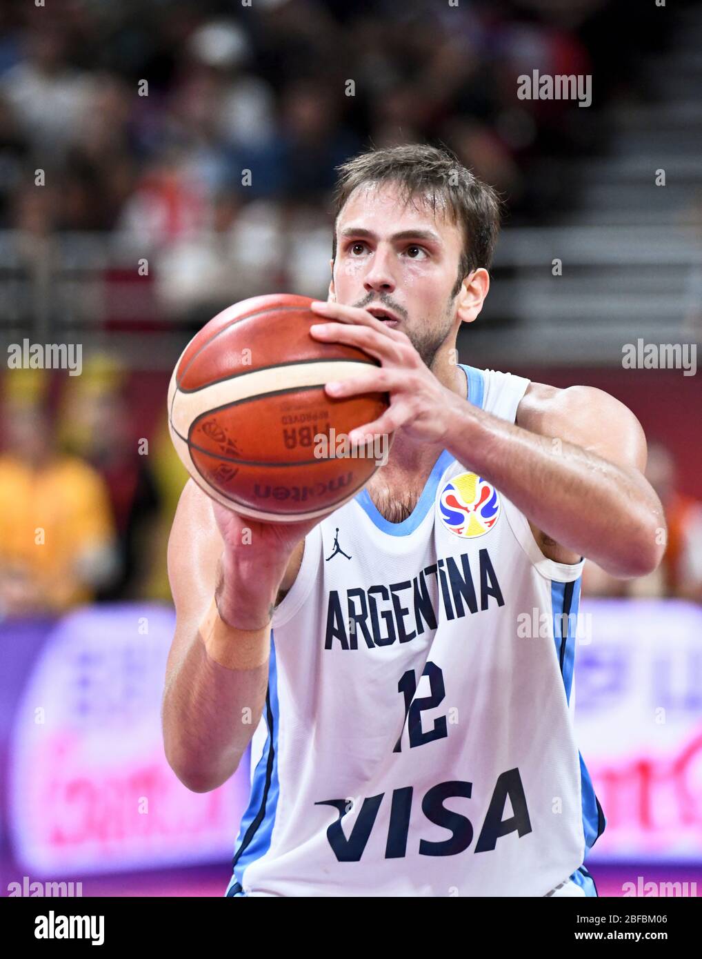 Marcos Delía (Argentina) rodando un tiro libre contra Francia vs. FIBA  Baloncesto Copa Mundial China 2019, semifinales Fotografía de stock - Alamy