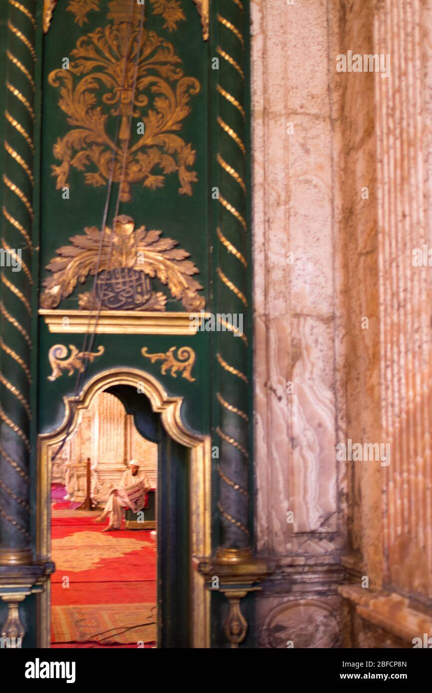 Interior de la Mezquita de Muhamed Ali Pasha en la Ciudadela de Saladino en el Cairo, Egipto. Foto de stock
