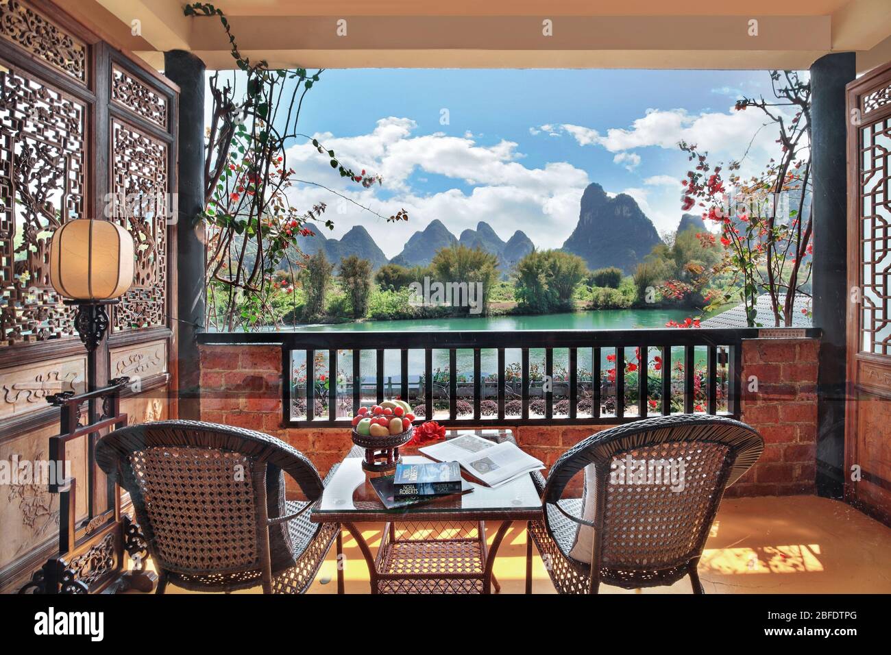 Yangshuo Mountain Retreat Rooms, Hoteles en Yangshuo China Foto de stock