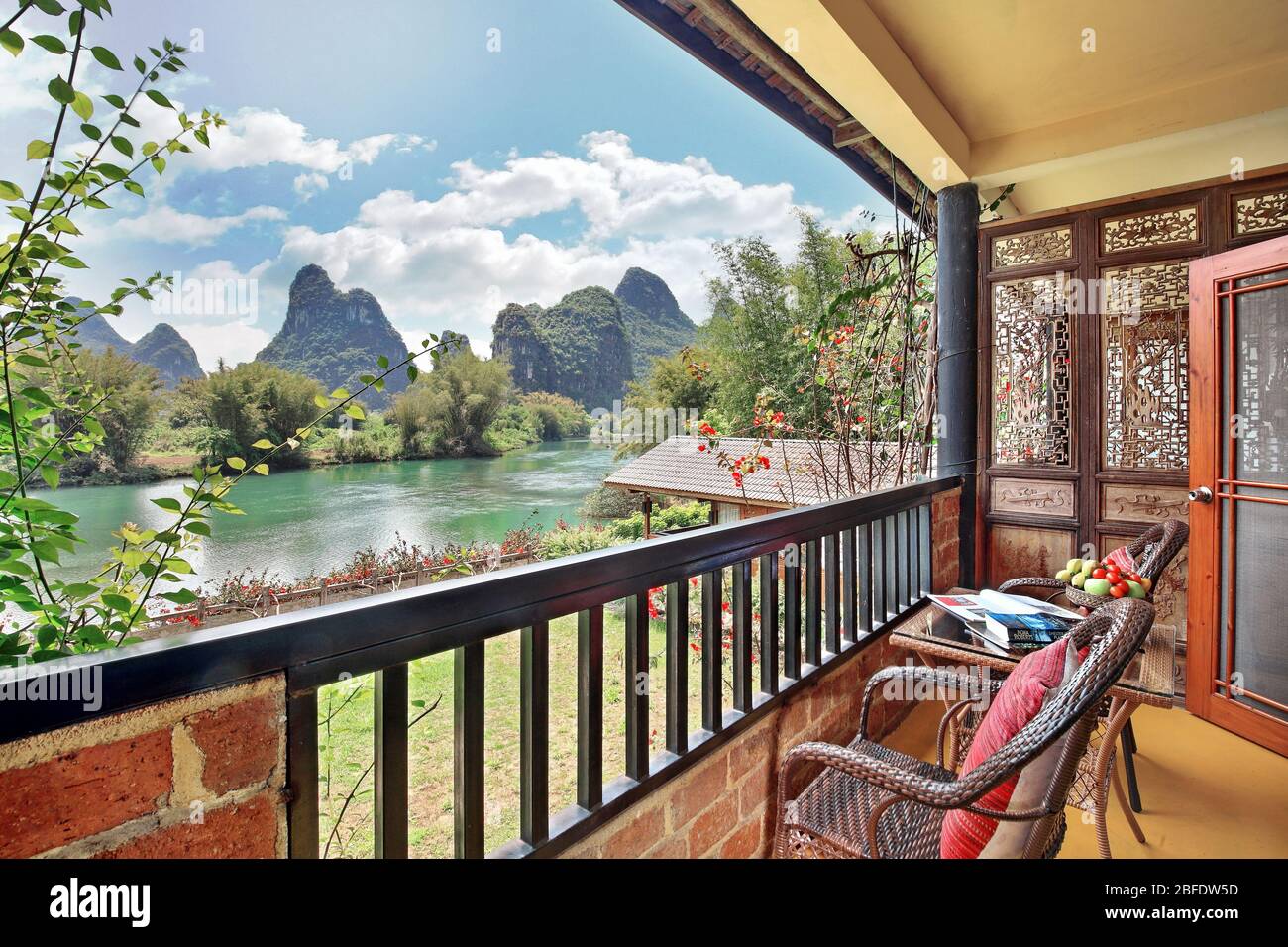 Yangshuo Mountain Retreat Rooms, Hoteles en Yangshuo China Foto de stock