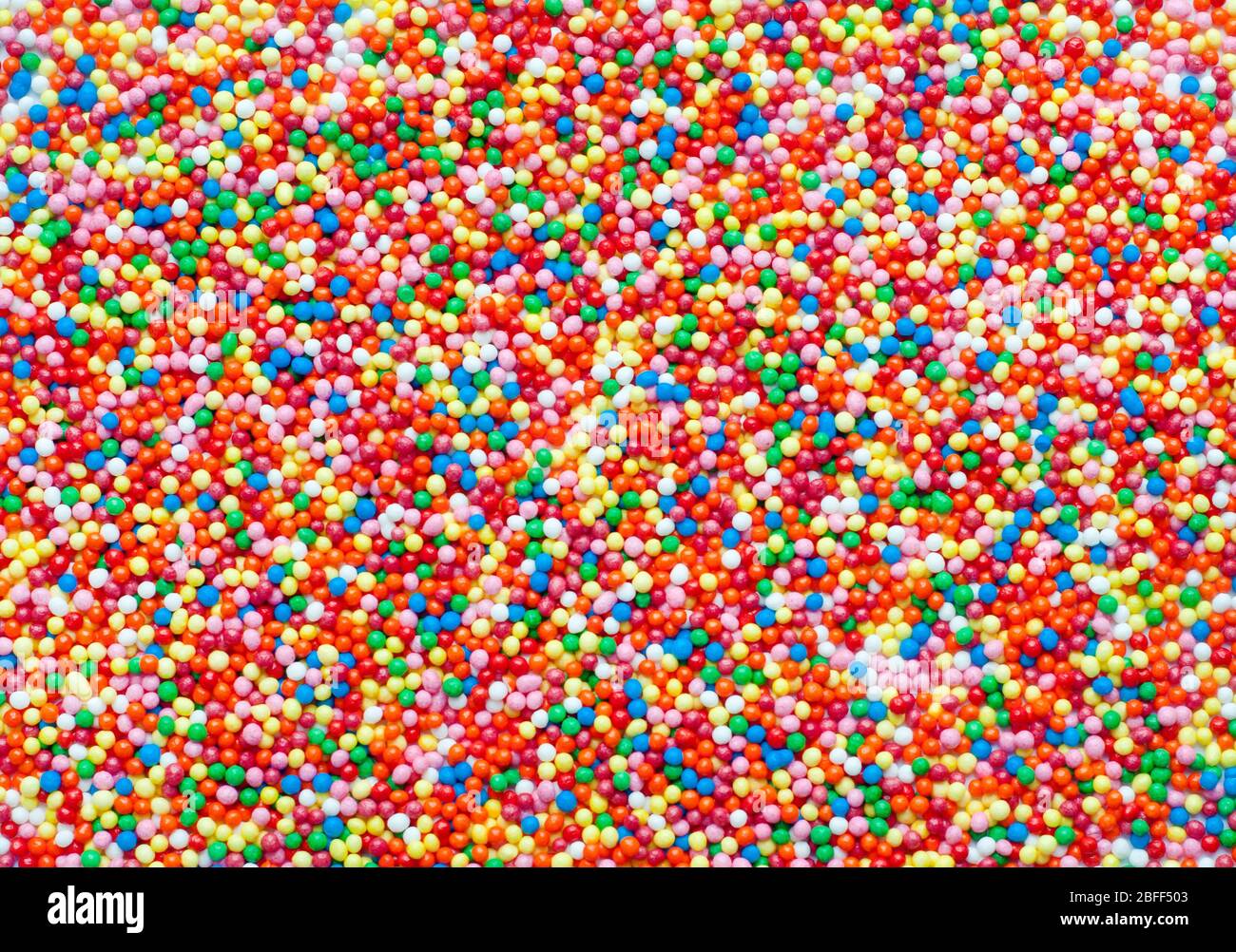 Abstract bolas de azúcar de colores background.used para decorar la cocción  y dulces. Chips de azúcar de color arco iris Fotografía de stock - Alamy