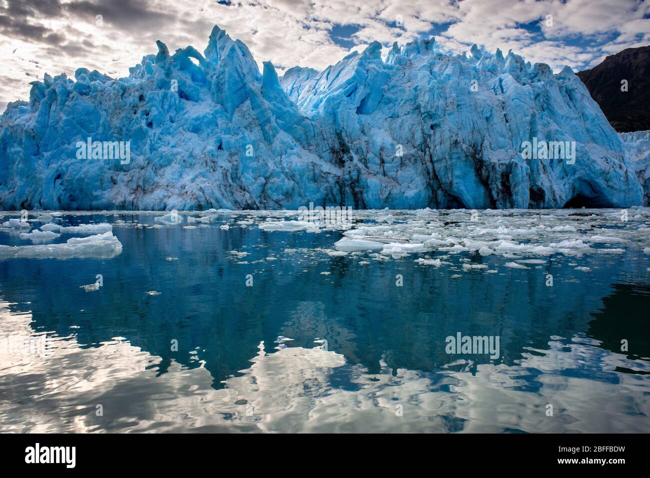 Glaciar Amalia en el borde del Canal Sarmiento - Glaciar Skua - Parque Nacional Bernardo o'Higgins en Patagonia Chile fiordos cerca de Puerto Natales, C Foto de stock