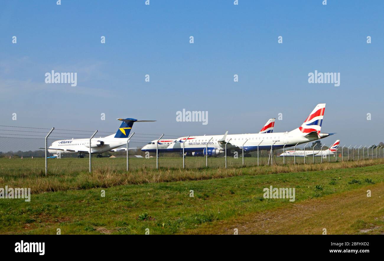 Aviones estacionados y aterrizados durante el bloqueo Corvid-19 en el Aeropuerto Internacional de Norwich, Norwich, Norfolk, Inglaterra, Reino Unido y Europa. Foto de stock