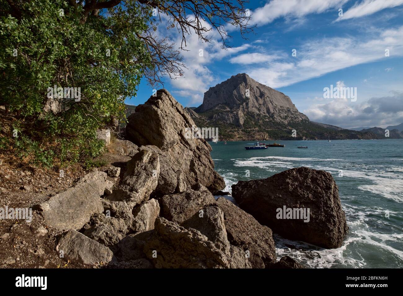 Rocas y montañas cerca de Novy Svet, Crimea Foto de stock