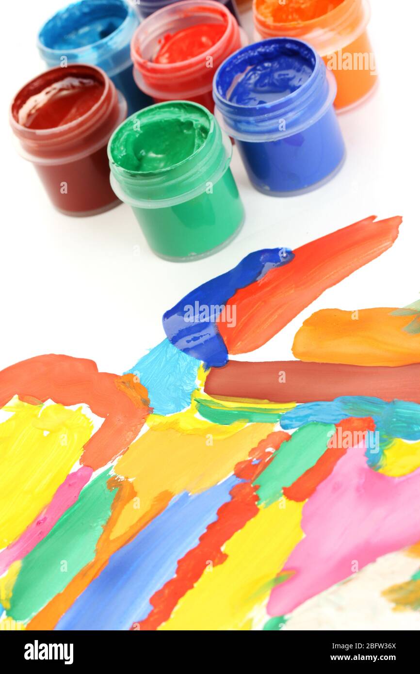 tarros de pintura gouache con pinceles en blanco. hobby pintura lugar de  trabajo-creatividad home flat lay Fotografía de stock - Alamy