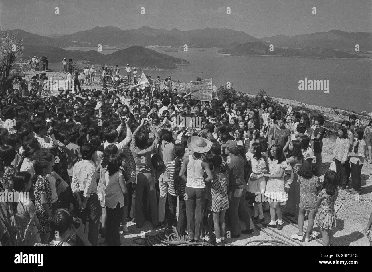 Los aficionados vieron a la actriz en un lugar de rodaje en Hong Kong Foto de stock