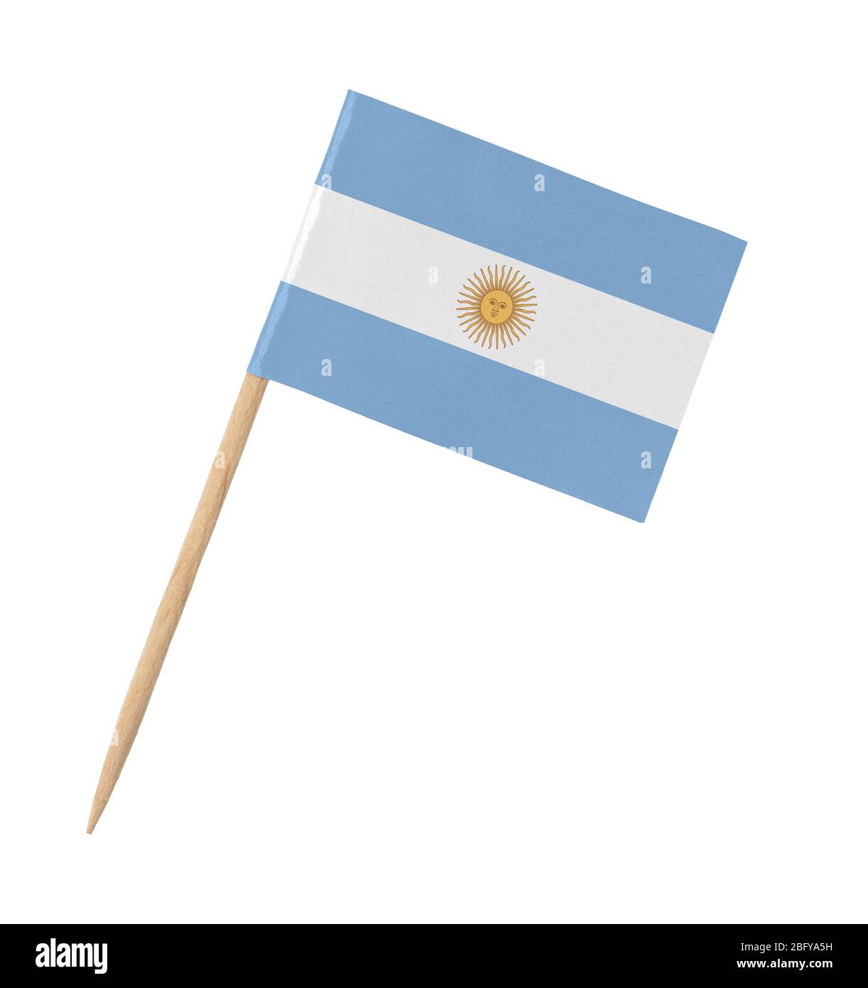 Papel pequeño bandera Argentina sobre palo de madera, aislado sobre blanco  Fotografía de stock - Alamy