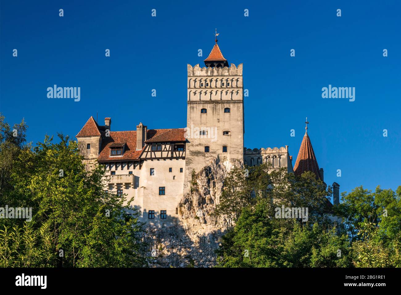 Castillo en Bran, conocido como 'Castillo de la Drácula', Condado de  Brasov, Transilvania, Rumania Fotografía de stock - Alamy