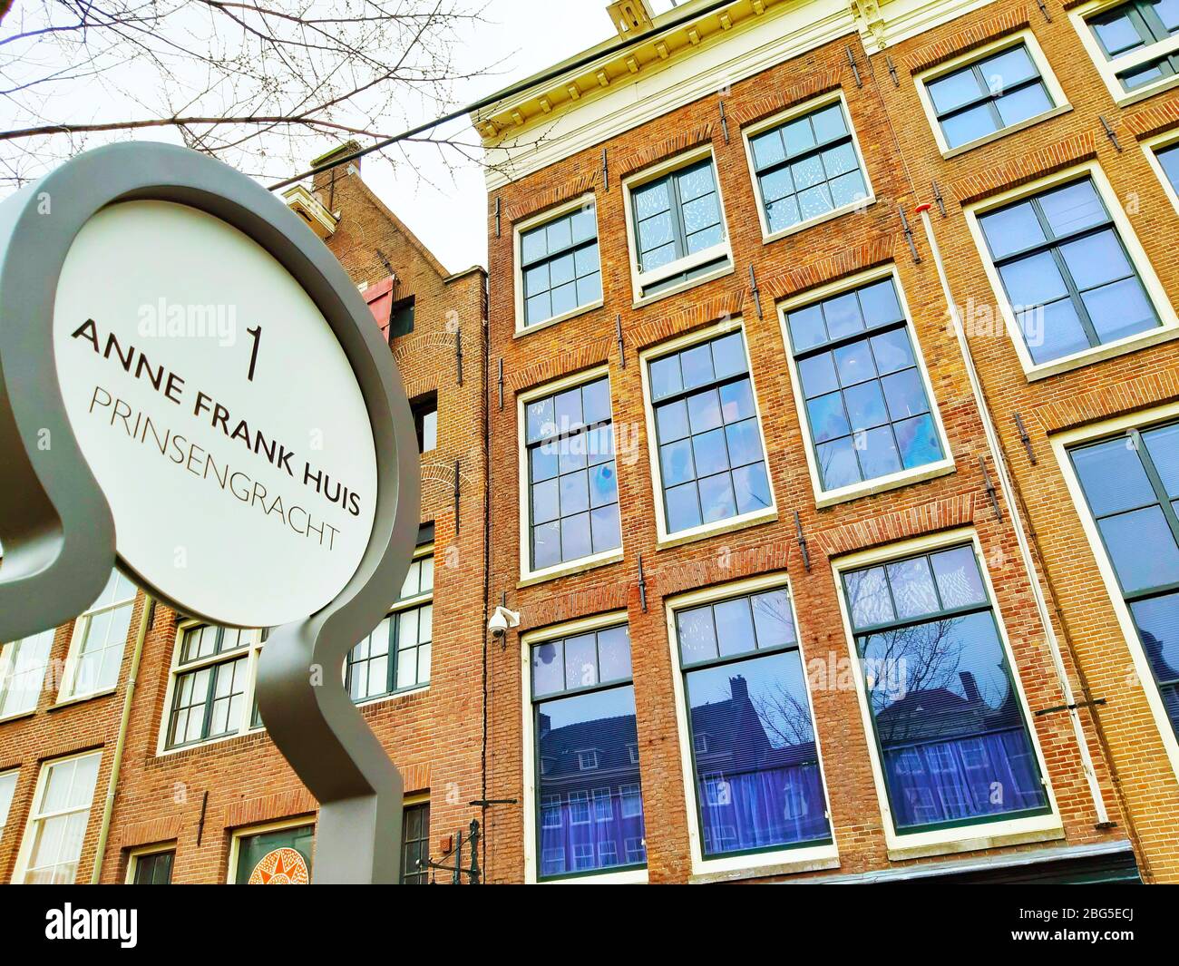 Señal indicativa que indica que la casa de Anne Frank está cerca en amsterdam Foto de stock