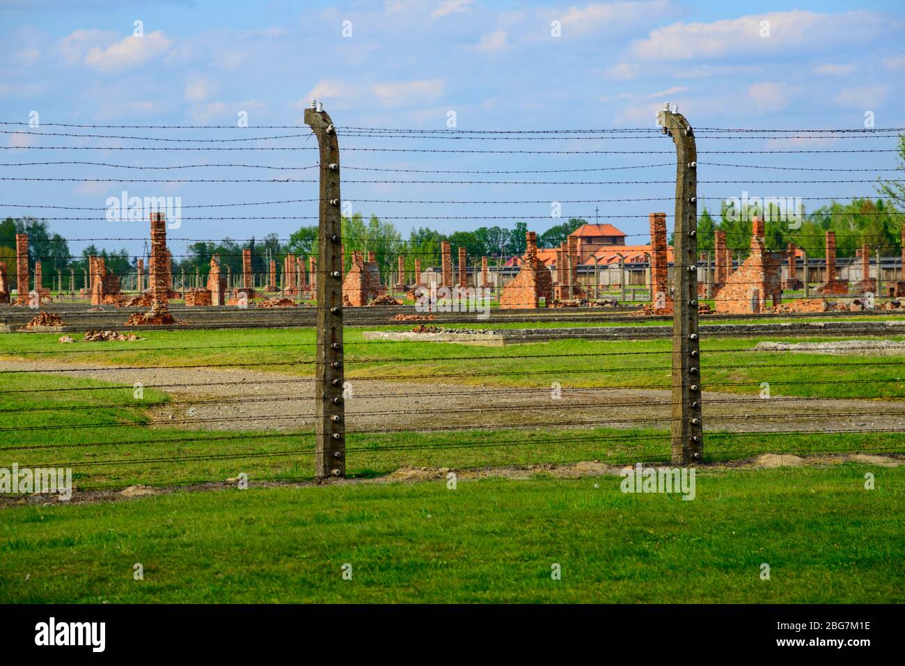 Cercado de alambre de puerta y de barreja Auschwitz campo de concentración de Birkenau Museo Oświęcim Sur de Polonia Europa UE UNESCO Foto de stock
