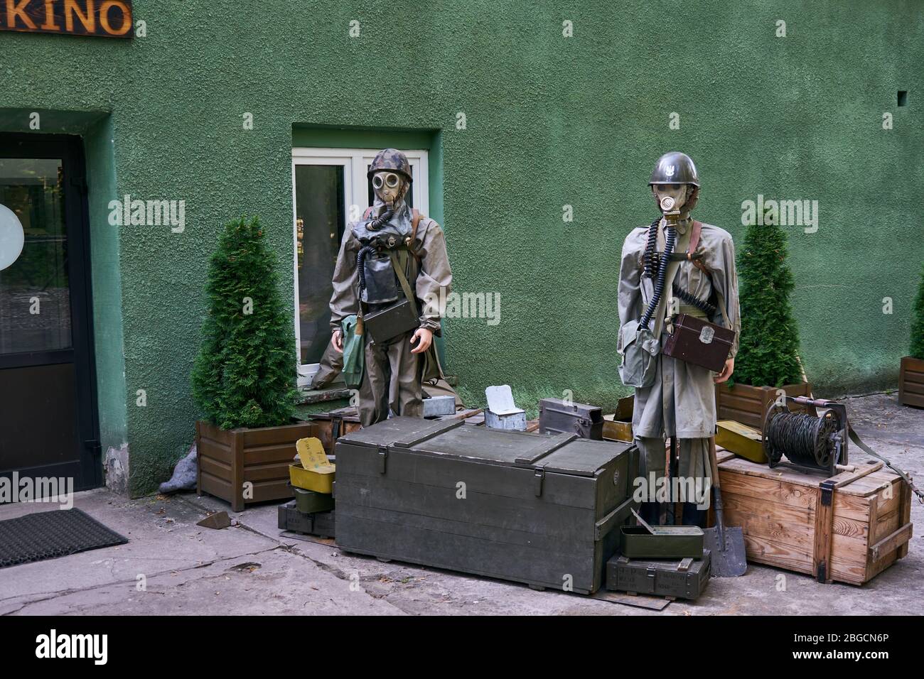 Ausrüstung von Soldaten der Wehrmacht, Von der Wehrmacht zerstörter Luftschutzbunker, Wolfsschanze, Masuren, Polen, Europa Foto de stock