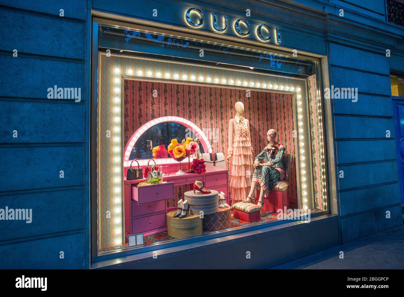 Gucci shop window fotografías e imágenes de alta resolución - Alamy