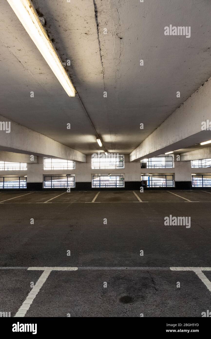 Aparcamiento de varios pisos vacíos, Nottingham, Inglaterra, Reino Unido. Foto de stock